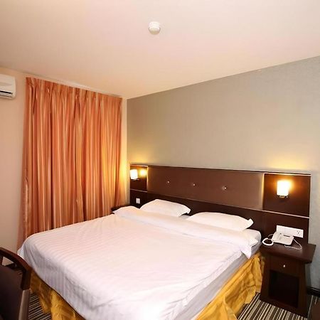 1 City Hotel Кота-Кинабалу Экстерьер фото